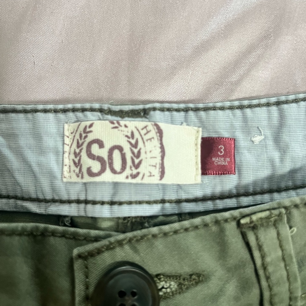 Shorts - Picture 3 of 3